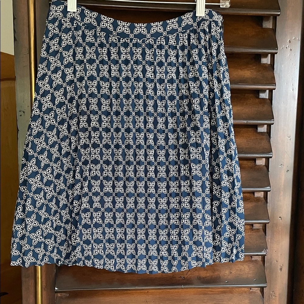 J. Crew Navy and White A-Line Pleated Lined Skirt Size 2